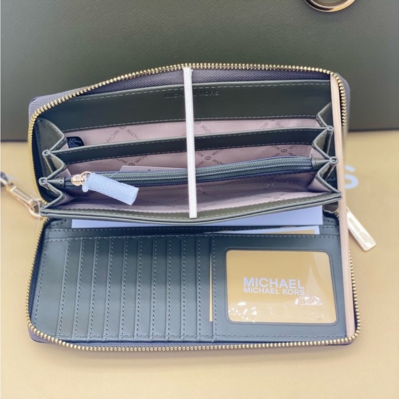 Michael Kors Large Jet Set Travel Continental Wristlet Phone Holder Wallet - Picture 8 of 11